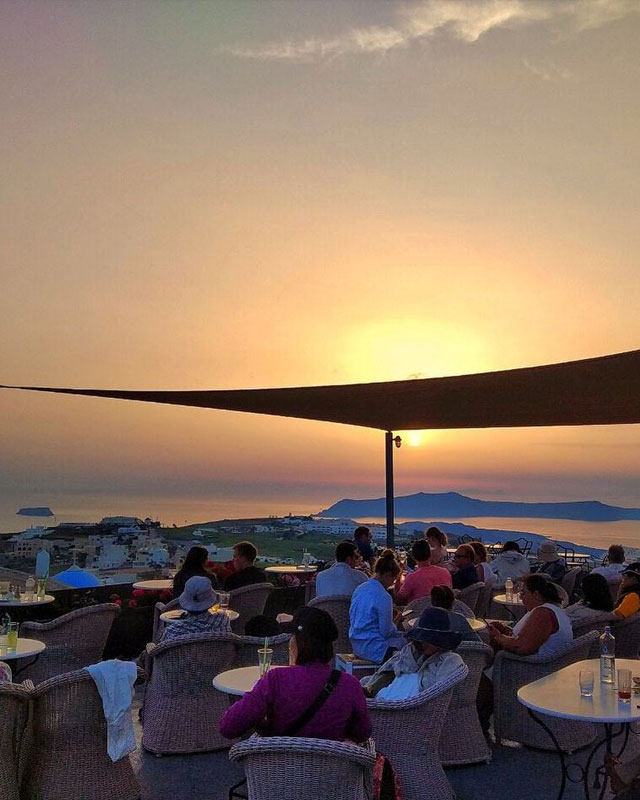 Bars, Cafes and Clubs in Santorini